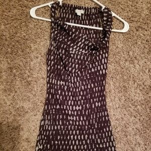Scoop neck sleeveless blouse